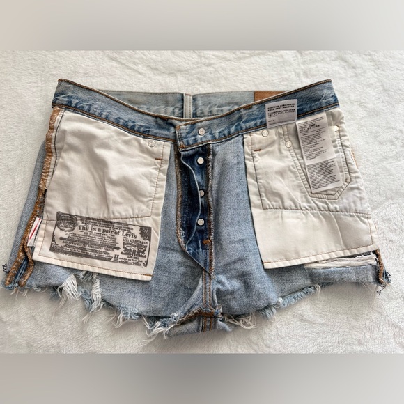 Levi’s 501 Distressed Denim Shorts Light Wash Frayed Hem Button Fly - Picture 4 of 7